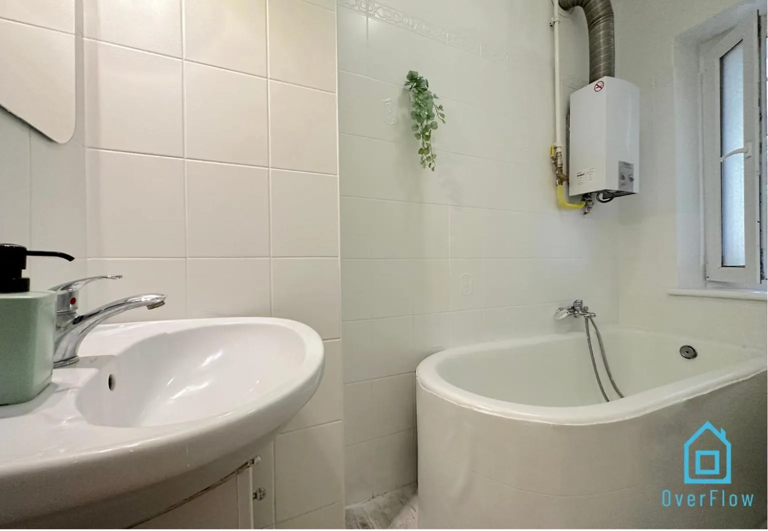 Trio Room - 12 Minutes To Gdansk Old Town & Seaside 0*,  Poland